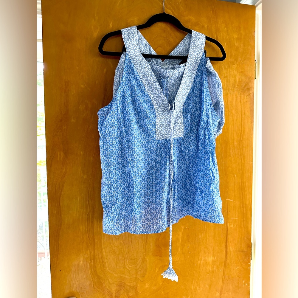 Gap blue/white pajama set. Size XL, NWT.